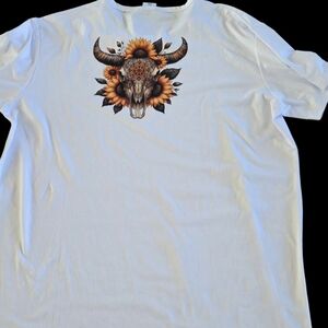 Men's White Graphic Tee with Bull Skull & Sunflower Print Xxl